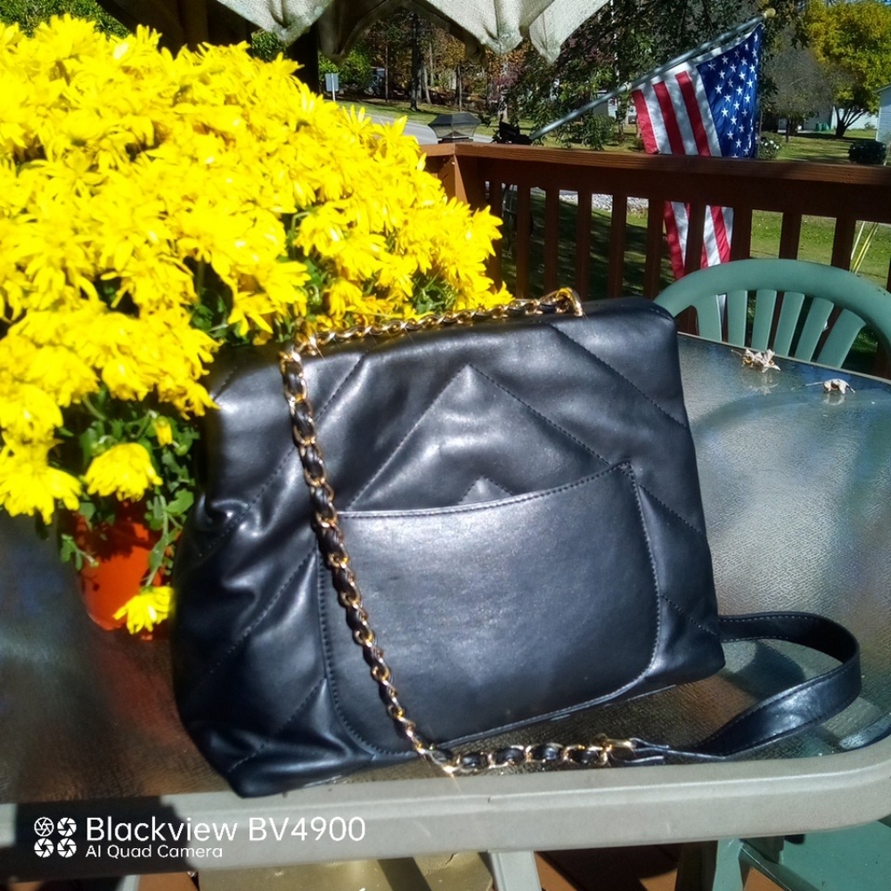Lulu's chic black quilted crossbody bag. - Picture 2 of 10